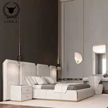 Двуспальная кровать в итальянском стиле, легкая, роскошная, изготовленная на заказ в главной спальне, кожаная художественная кровать, металлический элемент с прикроватной тумбочкой
