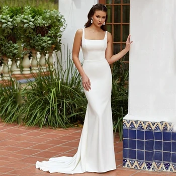 Простое белое свадебное платье с квадратным вырезом 